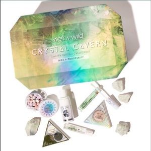 Wet n Wild 7 Piece Crystal Cavern Jade Prosperity Set.